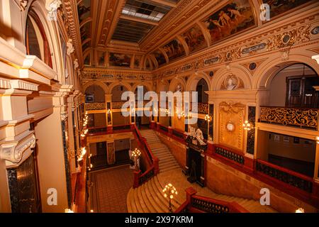 Lemberg, Ukraine - 12. Mai 2024: Innenraum der Lviwer Nationaloper. Foyer Stockfoto