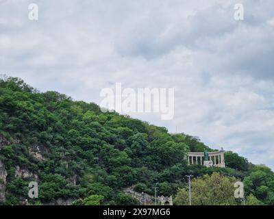 BUDAPEST, UNGARN-2023-05-06: Das Denkmal für Saint Gellert / Gerard Sagredo auf dem Gellert-Hügel in Budapest, Ungarn Stockfoto