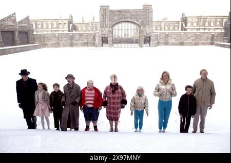 Juni 2005 - L-r: . JAMES FOX, JULIA WINTER, FREDDIE HIGHMORE, DAVID KELLY, PHILIP WIEGRATZ, FRANZISKA TROEGNER, ANNASOPHIA ROBB, MISSI PYLE, JORDANIEN BRJ UND ADAM GODLEY. Ã’Charlie and the Chocolate Factory, Ã“. BEREITGESTELLT VON K45302ES (ABBILDUNG: © JAMES M. KELLY/ZUMA WIRE) NUR ZUR REDAKTIONELLEN VERWENDUNG! Nicht für kommerzielle ZWECKE! Stockfoto