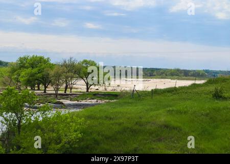 Am 26. Mai 2019 Spencer Dam Nebraska, nachdem der Damm Boyd County und Holt County auf dem Highway 281 in der Nähe von Spencer Nebraska ausgespült hatte. Hochwertige Fotos Stockfoto