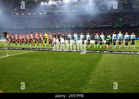 Athen, Griechenland. Mai 2024. Die Teams stehen beim Conference League Final 2023/2024 zwischen Olympiacos FC und ACF Fiorentina im AEK Arena Stadion in Athen (Griechenland) am 29. Mai 2024 an. Quelle: Insidefoto di andrea staccioli/Alamy Live News Stockfoto