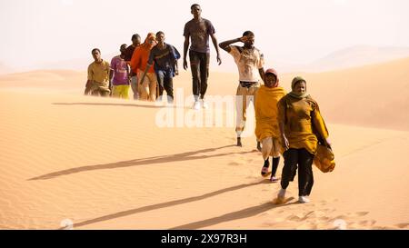 IO Capitano (2023) unter der Regie von Matteo Garrone mit Seydou Sarr, Moustapha Fall und Issaka Sawadogo. Ein Homeric-Märchen, das die abenteuerliche Reise zweier kleiner Jungen erzählt, Seydou und Moussa, die Dakar verlassen, um Europa zu erreichen. Werbung noch ***NUR REDAKTIONELLE VERWENDUNG***. Kredit: BFA / Cohen Media Group Stockfoto