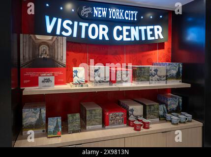 Macy's Flaggschiff-Kaufhaus in New York City verfügt über ein Visitor Center Information Area, 2024, NYC, USA Stockfoto