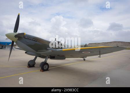 ESKISEHIR, TÜRKEI - 27. MAI 2024: Eines der wenigen noch erhaltenen luftwürdigen Spitfires, TE517, ist heute Teil der Sammlung des M.S.O. Air and Space Museums. Stockfoto