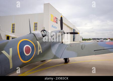 ESKISEHIR, TÜRKEI - 27. MAI 2024: Eines der wenigen noch erhaltenen luftwürdigen Spitfires, TE517, ist heute Teil der Sammlung des M.S.O. Air and Space Museums. Stockfoto