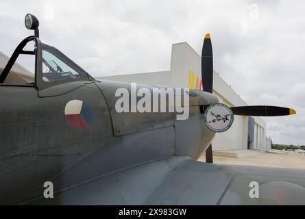 ESKISEHIR, TÜRKEI - 27. MAI 2024: Eines der wenigen noch erhaltenen luftwürdigen Spitfires, TE517, ist heute Teil der Sammlung des M.S.O. Air and Space Museums. Stockfoto