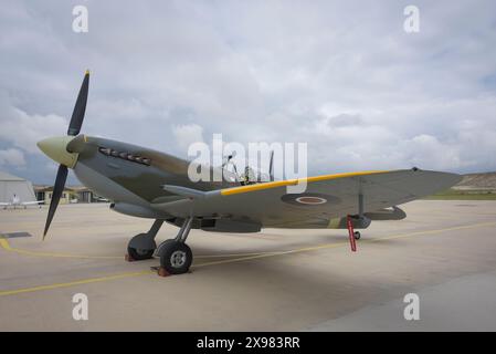 ESKISEHIR, TÜRKEI - 27. MAI 2024: Eines der wenigen noch erhaltenen luftwürdigen Spitfires, TE517, ist heute Teil der Sammlung des M.S.O. Air and Space Museums. Stockfoto