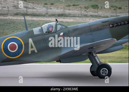 ESKISEHIR, TÜRKEI - 27. MAI 2024: Eines der wenigen noch erhaltenen luftwürdigen Spitfires, TE517, ist heute Teil der Sammlung des M.S.O. Air and Space Museums. Stockfoto