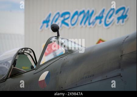 ESKISEHIR, TÜRKEI - 27. MAI 2024: Eines der wenigen noch erhaltenen luftwürdigen Spitfires, TE517, ist heute Teil der Sammlung des M.S.O. Air and Space Museums. Stockfoto