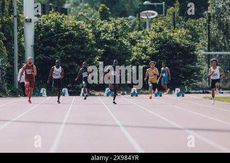 Stratford, Vereinigtes Königreich. 26. Mai 2024. (Von links nach rechts) Ciarán McGuire von Belgrave Harriers, Jesaiah Richards von Croydon Harriers, Mohamed Kamara von London Heathside, Segun Samuel von Be Fit Today Track Academy, Keenan Stratford aus Stratford Upon Avon A.C. und Jeffrey Chu aus London City A.C. im Einsatz während Runde 2 Heat 22 im 100 m M beim Stratford Speed Grand Prix 2024. Quelle: George Tewkesbury/Alamy Live News Stockfoto