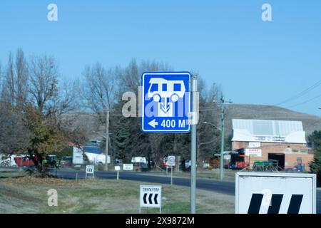 Polo Flat, Cooma, New South Wales, Australien, 27. Mai 2024 Grau Nomad Freizeitfahrzeug, Grau- und Schwarzwasserabfalldeponie. Stockfoto