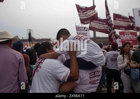 Mexiko-Stadt, Mexiko-Stadt, Mexiko. Mai 2024. Unterstützer der MORENA-Partei, die an der Wahlkampfabschaltung von Dr. Claudia Sheinbaum Pardo, Kandidatin für das Präsidentenamt der Republik Mexiko mit der MORENA-Partei, teilnahmen. (Kreditbild: © Luis E Salgado/ZUMA Press Wire) NUR REDAKTIONELLE VERWENDUNG! Nicht für kommerzielle ZWECKE! Stockfoto