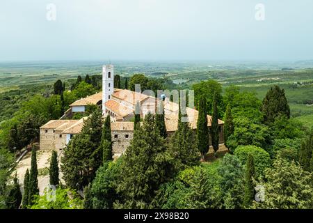 Kloster von Ardenica aus einer Drohne, Lushnje, Albanien Stockfoto