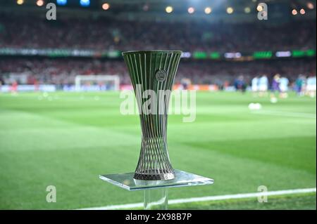 Athen, Griechenland. Mai 2024. Die Trophäe des UEFA Conference League Finales beim Spiel zwischen Olympiacos Piräus und ACF Fiorentina in der OPAP Arena am 29. Mai 2024 in Athen. Quelle: Unabhängige Fotoagentur/Alamy Live News Stockfoto