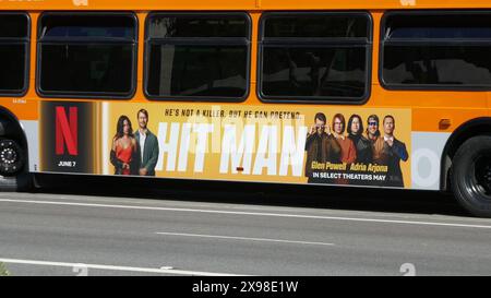 Los Angeles, Kalifornien, USA 25. Mai 2024 Glen Powell traf man Bus am 25. Mai 2024 in Los Angeles, Kalifornien, USA. Foto: Barry King/Alamy Stock Photo Stockfoto