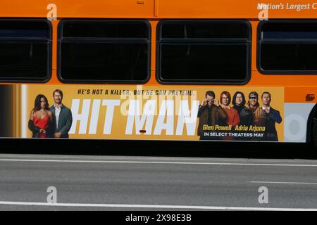 Los Angeles, Kalifornien, USA 25. Mai 2024 Glen Powell traf man Bus am 25. Mai 2024 in Los Angeles, Kalifornien, USA. Foto: Barry King/Alamy Stock Photo Stockfoto