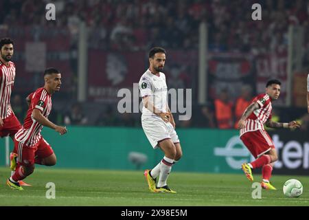 Giacomo Bonaventura (Fiorentina) Chiquinho (Olympiacos FC) während des Endspiels der UEFA Europa Conference League zwischen Olympiacos 1-0 d.t.s. Fiorentina in der AEK Arena am 29. Mai 2024 in Athen. Quelle: Maurizio Borsari/AFLO/Alamy Live News Stockfoto