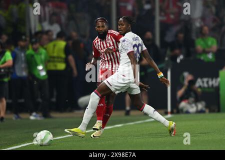 Rodinei (Olympiacos FC)Christian Kouame (Fiorentina) während des Endspiels der UEFA Europa Conference League zwischen Olympiacos 1-0 d.t.s. Fiorentina in der AEK Arena am 29. Mai 2024 in Athen. Quelle: Maurizio Borsari/AFLO/Alamy Live News Stockfoto