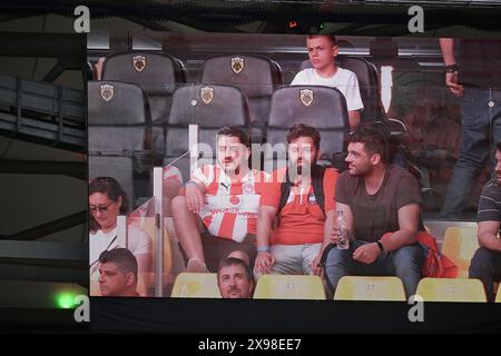 Die Fans (Olympiacos FC) während des Endspiels der UEFA Europa Conference League zwischen Olympiacos 1-0 d.t.s. Fiorentina in der AEK Arena am 29. Mai 2024 in Athen. Quelle: Maurizio Borsari/AFLO/Alamy Live News Stockfoto