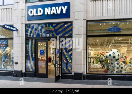 San Francisco, Kalifornien, USA – 6. Juni 2023: Ein Old Navy Clothing Store am Hauptsitz in der Folsom Street in San Francisco, USA. Stockfoto