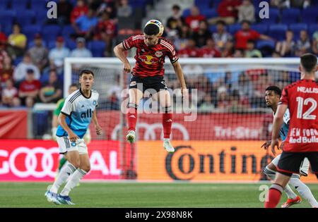 Harrison, NJ, USA. Mai 2024. Der New York Red Bulls Mittelfeldspieler Lewis Morgan (9) während des MLS-Spiels zwischen den New York Red Bulls und Charlotte FC in der Red Bull Arena in Harrison, NJ Mike Langish/CSM/Alamy Live News Stockfoto