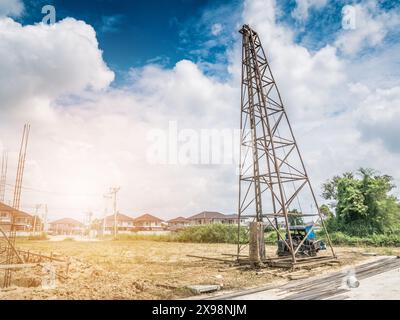 Pfahlfahrer auf der Baustelle des Hauses Stockfoto