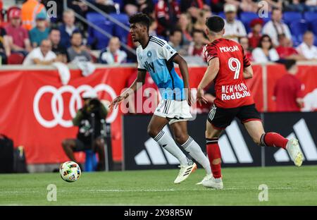 Harrison, NJ, USA. Mai 2024. Charlotte FC-Verteidiger Adilson Malanda (29) während des MLS-Spiels zwischen den New York Red Bulls und Charlotte FC in der Red Bull Arena in Harrison, NJ Mike Langish/CSM/Alamy Live News Stockfoto