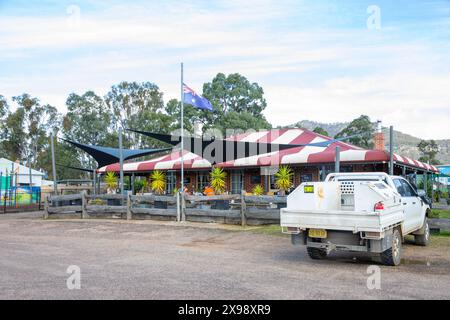 Bulga Village im Gebiet Singleton in New South Wales und die Bulga Tavern Village Public House Bar, NSW, Australien Stockfoto