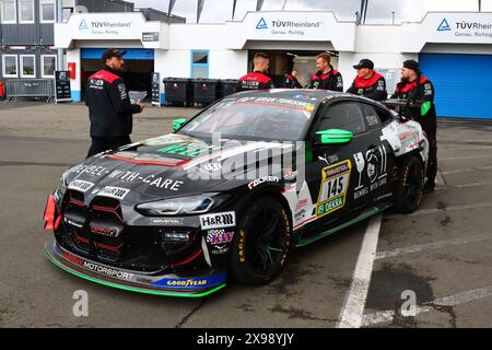 Fahrerlagerimpressionen am Mittwoch Timo Glock (Kreuzlingen/che) / Timo Scheider (Lochau/AUT) / Jeroen Bleekemolen (Aerdenhout/NLD) / Peter Cate Gloucesterhire/GBR), #145, BMW M4 GT4, Team: (), Motorsport, ADAC Ravenol 24H Rennen Nürnberg, Nürnberg, 30.05.2024 - 02.06.2024, Fahrerlagerimpressionen, Mittwoch, 29.05.2024 Foto: Eibner-Pressefoto/Jürgen Augst Stockfoto