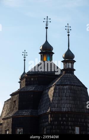 Die hölzerne Kirche des 18. Jahrhunderts in der Stadt Chortkiv, Ukraine. Stockfoto