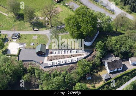 Luftbild, Pit-Pat Anlage Minigolf mit Billard, Kreuzweg Wenholthausen kulturelles Denkmal, historische Kapelle Heilig Kreuz mit denkmalgeschützter Linde, historische Sehenswürdigkeit, Wenholthausen, Eslohe, Sauerland, Nordrhein-Westfalen, Deutschland ACHTUNGxMINDESTHONORARx60xEURO *** Luftaufnahme, Pit Pat Course Minigolf mit Billard, Kreuzstationen Wenholthausen Kulturdenkmal, historische Kapelle des Heiligen Kreuzes mit denkmalgeschützter Linde, historische Sehenswürdigkeit, Wenholthausen, Eslohe, Sauerland, Nordrhein-Westfalen, Deutschland ATTENTIONxMINDESTHONORARx60xEURO Stockfoto