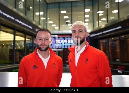 Ben Lane von Team GB und Sean Vendy (rechts) während der Teamankündigung von Team GB Paris 2024 Badminton an der Londoner Börse. Bilddatum: Donnerstag, 30. Mai 2024. Stockfoto