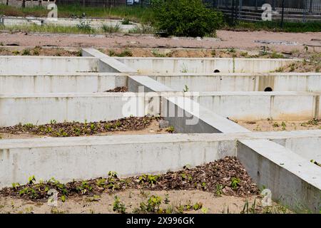 Teil des Betonfundaments eines im Bau befindlichen Gebäudes. Stockfoto
