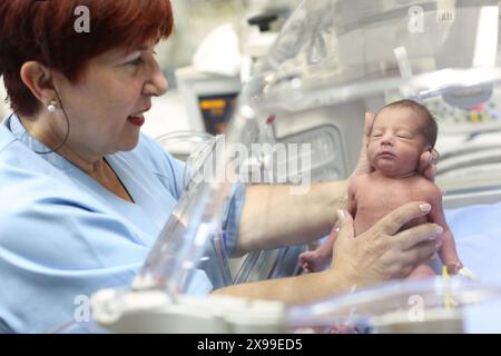 Neugeborene, Neugeborene Intensivstation, Donostia Hospital, San Sebastian, Donostia, Gipuzkoa, Baskenland, Spanien. Stockfoto