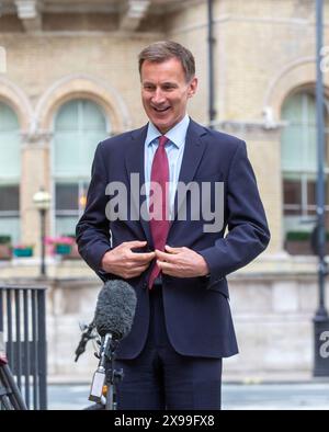 London, Vereinigtes Königreich. Mai 30 2024. Der Finanzminister Jeremy Hunt wird während der morgendlichen Medienrunde bei der BBC gesehen. Quelle: Tayfun Salci / Alamy Live News Stockfoto