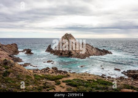 Sugarloaf Rock in Westaustralien in der Nähe von Cape Naturaliste bei bewölktem Wetter Stockfoto