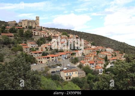 EUS, ein Dorf am Hügel im Département Pyrenäen-Orientales, Südfrankreich Stockfoto