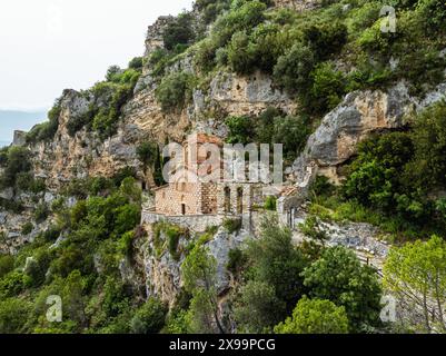 St. Michaels Kirche, byzantinische Kirche in Berat von einer Drohne, Fluss Osum, Albanien, Europa Stockfoto