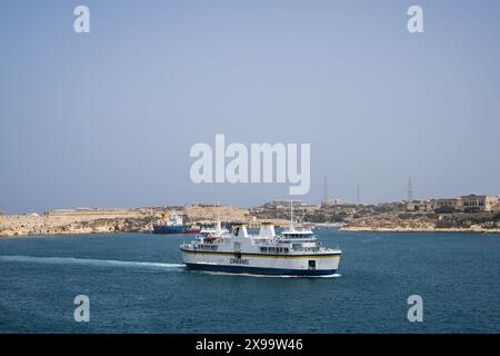 20. Mai 2024, Malta, Stadt Valletta, das Schiff kommt in den Hafen Stockfoto