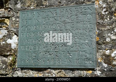 Gedenktafel für die Schlacht von Hastings im Jahr 1066. Stockfoto