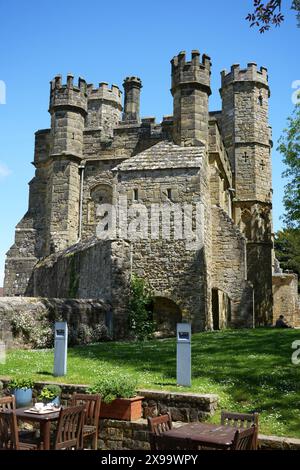 Das Medievel Great Gatehouse in der Battle Abbey, erbaut 1338. Stockfoto