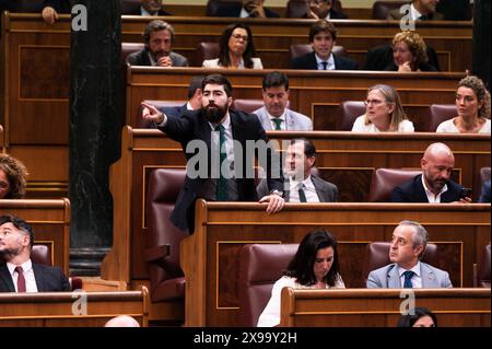 Spanische Politik 2024: Amnestiegesetz für Katalonien Debatte auf dem Kongress der Abgeordneten Manuel Mariscal Zabala, Abgeordneter der rechtsextremen Partei Vox, während der abschließenden Debatte über die Genehmigung des Amnestiegesetzes für Katalonien beim Abgeordnetenkongress in Madrid wurde ÒtraitorÓ vor dem spanischen Premierminister Pedro Sanchez aufgerufen. das organische Amnestiegesetz für die Normalisierung in Katalonien resultierte aus den Vereinbarungen, die die PSOE mit ERC und Junts im Austausch geschlossen hatte Unterstützung der Unabhängigkeitsparteien für Premierminister Pedro Sanchez Investiture Madrid Abgeordnetenkongress Madrid Spanien Copyright: xAlbertoxGardinx AGardin 2024 Stockfoto