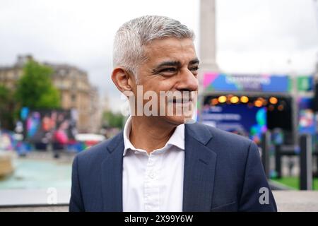 Der Londoner Bürgermeister Sadiq Khan auf dem Trafalgar Square am ersten Tag des UEFA Champions League Festivals in London. Das Champions-League-Finale zwischen Borussia Dortmund und Real Madrid findet am Samstag, den 1. Juni in Wembley statt. Bilddatum: Donnerstag, 30. Mai 2024. Stockfoto