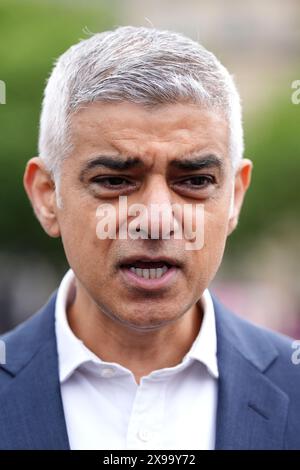 Der Londoner Bürgermeister Sadiq Khan auf dem Trafalgar Square am ersten Tag des UEFA Champions League Festivals in London. Das Champions-League-Finale zwischen Borussia Dortmund und Real Madrid findet am Samstag, den 1. Juni in Wembley statt. Bilddatum: Donnerstag, 30. Mai 2024. Stockfoto