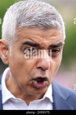 Der Londoner Bürgermeister Sadiq Khan auf dem Trafalgar Square am ersten Tag des UEFA Champions League Festivals in London. Das Champions-League-Finale zwischen Borussia Dortmund und Real Madrid findet am Samstag, den 1. Juni in Wembley statt. Bilddatum: Donnerstag, 30. Mai 2024. Stockfoto