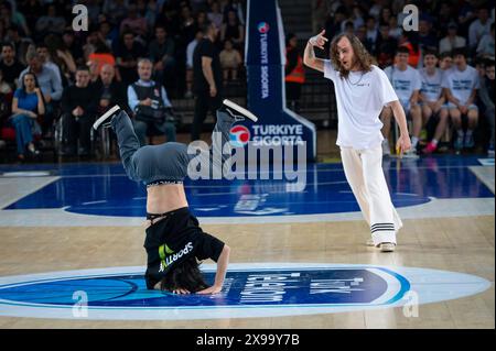 ANKARA/TÜRKEI, 15. April 2024: Türkischer Basketball Super League 2023-24, Fenerbahce Beko gegen Turk Telekom. Stockfoto