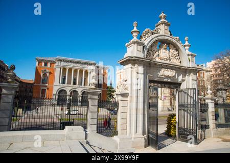 Cason del Buen Retiro vom Park El Retiro aus gesehen. Madrid, Spanien. Stockfoto