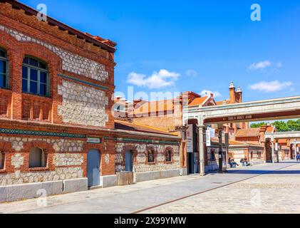 Matadero-Gebäude in Madrid mit industrieller Architektur. Stockfoto