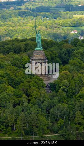 Luftbild, Hermannsdenkmal, kulturelle Statue des Cheruskerfürsten, nach Entwürfen von Ernst von Bandel, Teutoburger Wald, Hiddesen, Detmold, Ostwestfalen, Nordrhein-Westfalen, Deutschland ACHTUNGxMINDESTHONORARx60xEURO *** Luftaufnahme, Hermannsdenkmal, Kulturstatue des Cheruskischen Fürsten, entworfen von Ernst von Bandel, Teutoburger Wald, Hiddesen, Detmold, Ostwestfalen, Nordrhein-Westfalen, Deutschland ATTENTIONxMINDESTHONORARx60xEURO Stockfoto