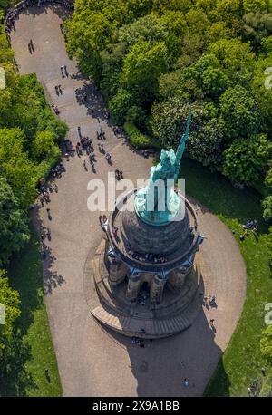 Luftbild, Hermannsdenkmal, kulturelle Statue des Cheruskerfürsten, nach Entwürfen von Ernst von Bandel, Teutoburger Wald, Hiddesen, Detmold, Ostwestfalen, Nordrhein-Westfalen, Deutschland ACHTUNGxMINDESTHONORARx60xEURO *** Luftaufnahme, Hermannsdenkmal, Kulturstatue des Cheruskischen Fürsten, entworfen von Ernst von Bandel, Teutoburger Wald, Hiddesen, Detmold, Ostwestfalen, Nordrhein-Westfalen, Deutschland ATTENTIONxMINDESTHONORARx60xEURO Stockfoto